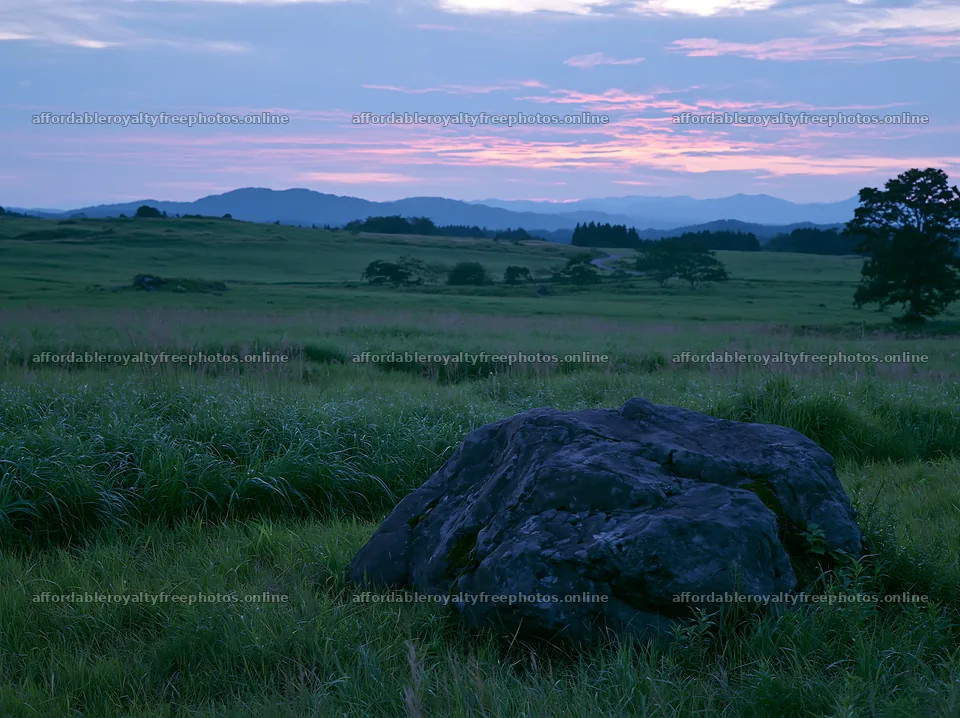 Aomori climate resilient meadow with boulder at dusk – royalty-free photos 9174x6866