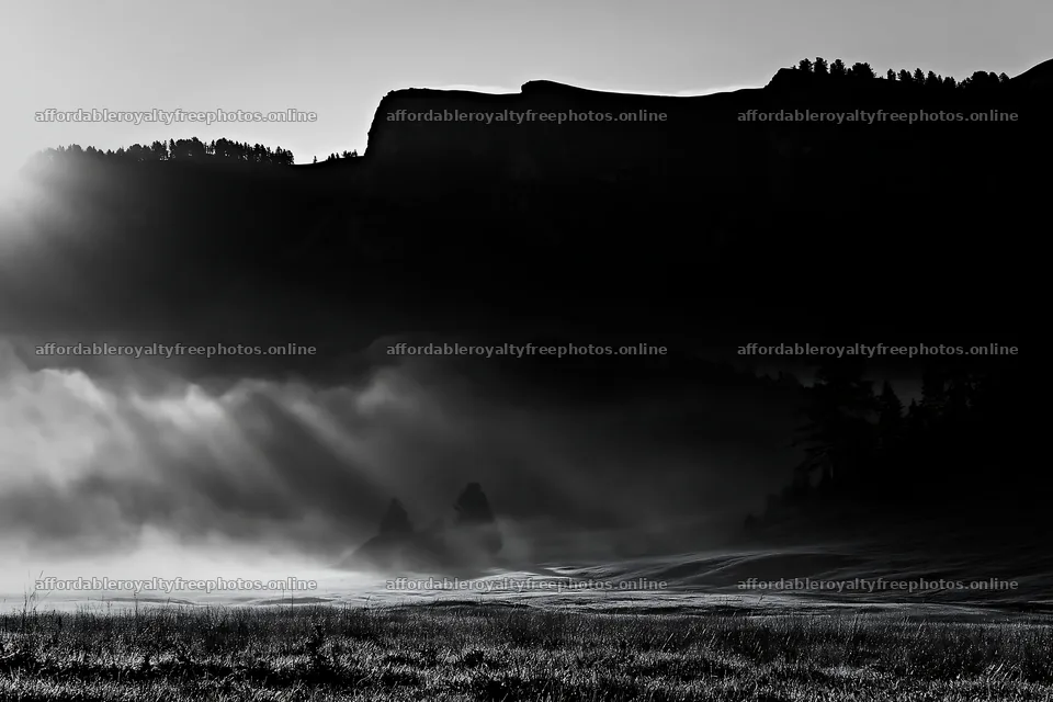 Sunlight beams across Alpe di Siusi meadow at dawn – royalty-free photos 9722x6480