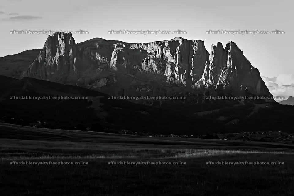 Sunlight over Alpe di Siusi meadow with mountain backdrop – royalty-free photos 9722x6480
