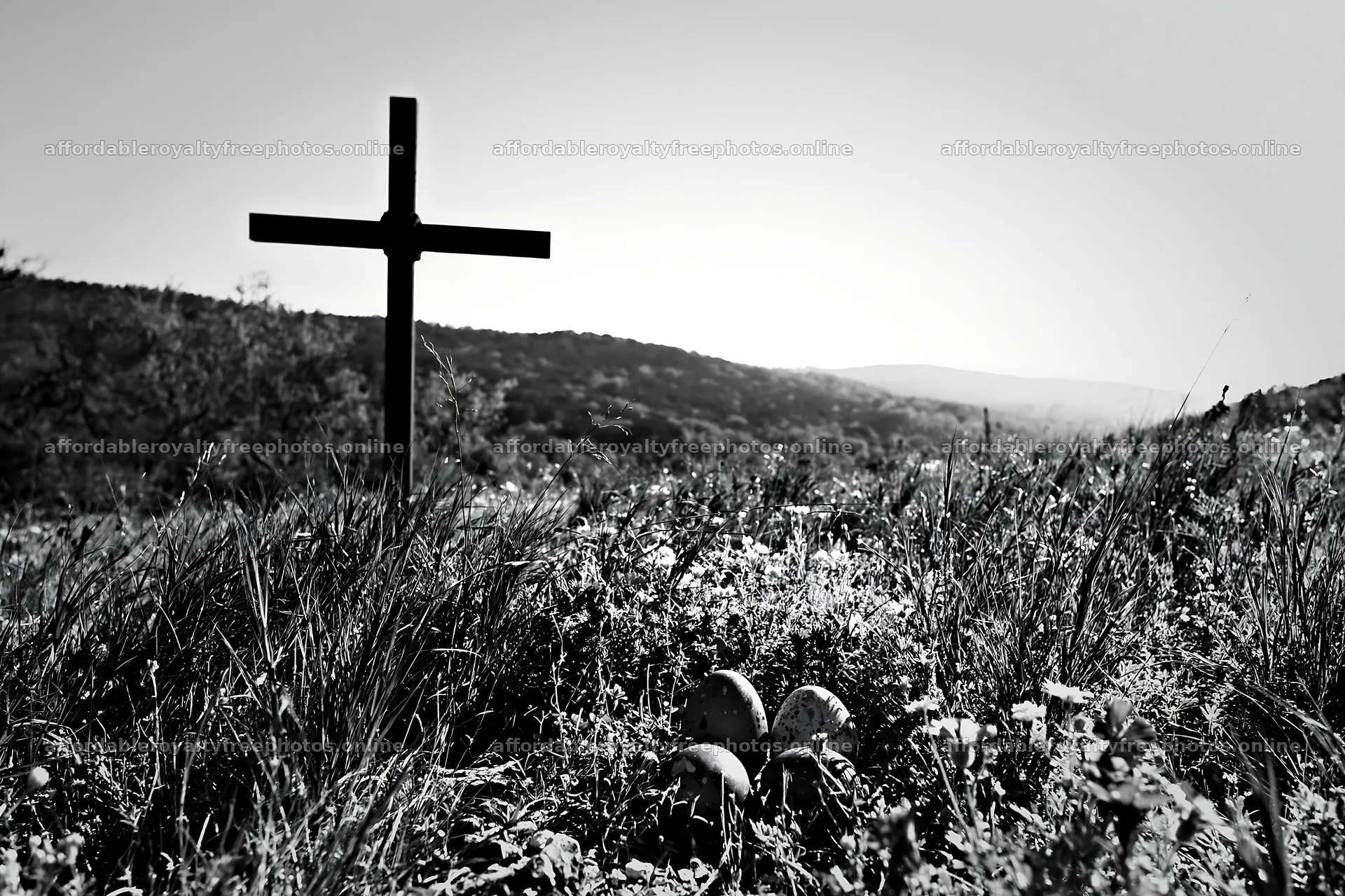 Iron Christian cross overlooking meadow and valley – royalty-free photos 9722x6480
