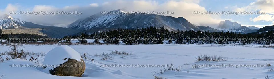 Snowy meadow in Rocky Mountain Park with distant – royalty-free photos 14762x4268